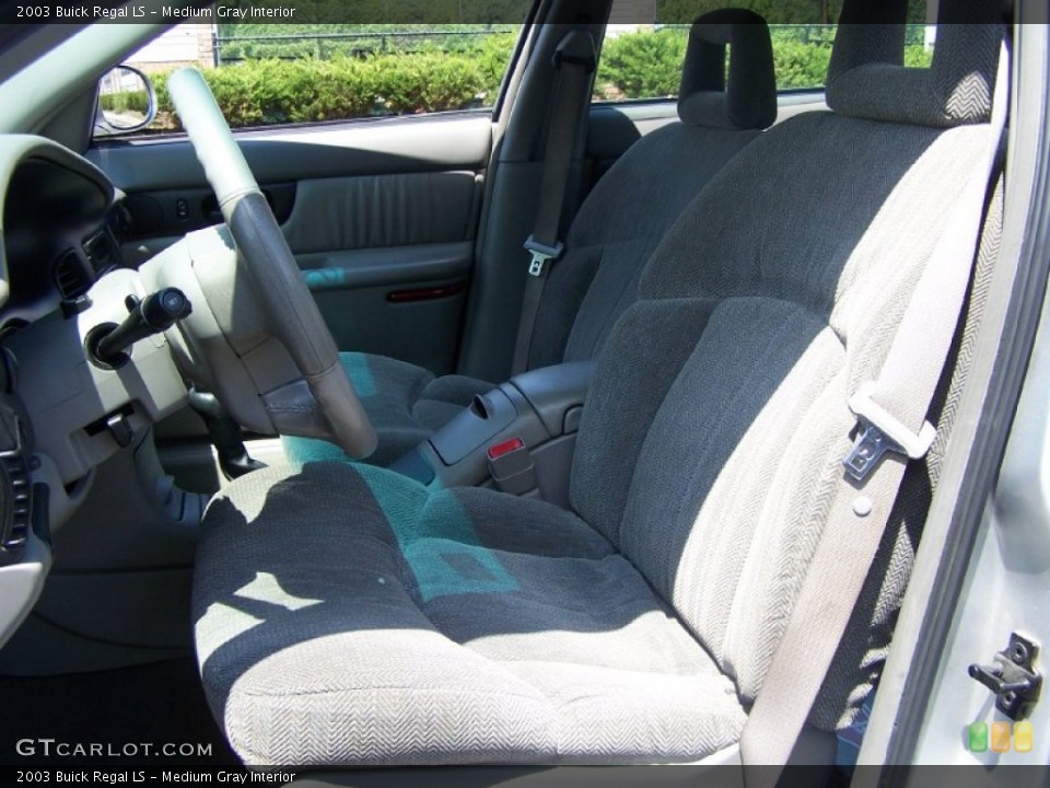 Medium Gray Interior Photo for the 2003 Buick Regal LS #50243914