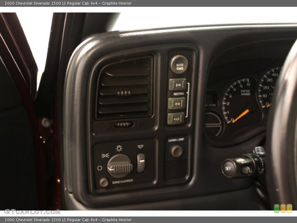 Graphite Interior Controls for the 2000 Chevrolet Silverado 1500 LS Regular Cab 4x4 #50259449