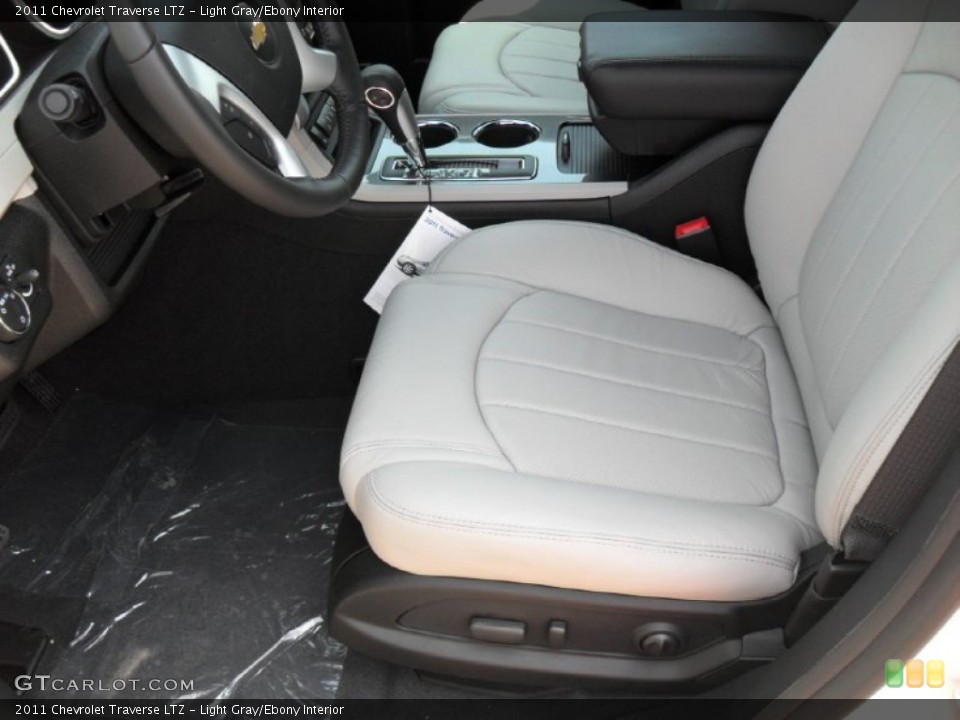 Light Gray/Ebony Interior Photo for the 2011 Chevrolet Traverse LTZ #50264249