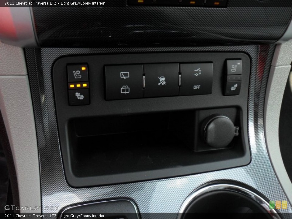 Light Gray/Ebony Interior Controls for the 2011 Chevrolet Traverse LTZ #50264267