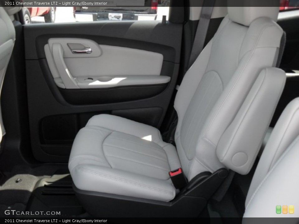 Light Gray/Ebony Interior Photo for the 2011 Chevrolet Traverse LTZ #50264309