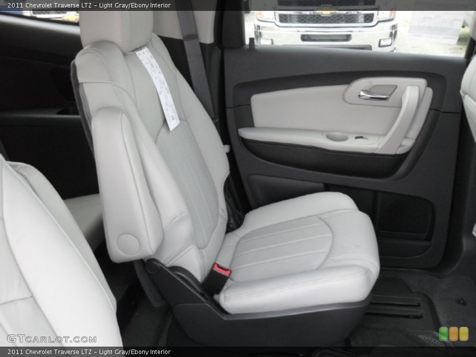 Light Gray/Ebony Interior Photo for the 2011 Chevrolet Traverse LTZ #50264342