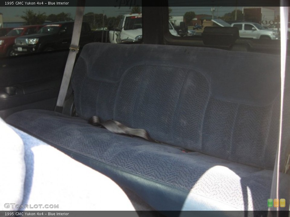 Blue Interior Photo for the 1995 GMC Yukon 4x4 #50285661