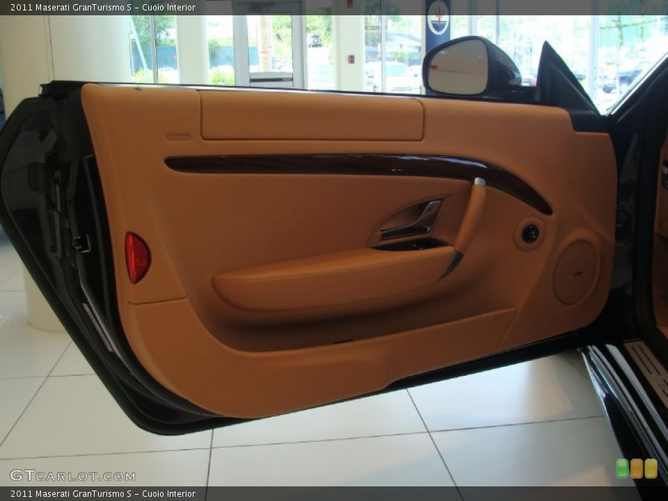 Cuoio Interior Door Panel for the 2011 Maserati GranTurismo S #50288229