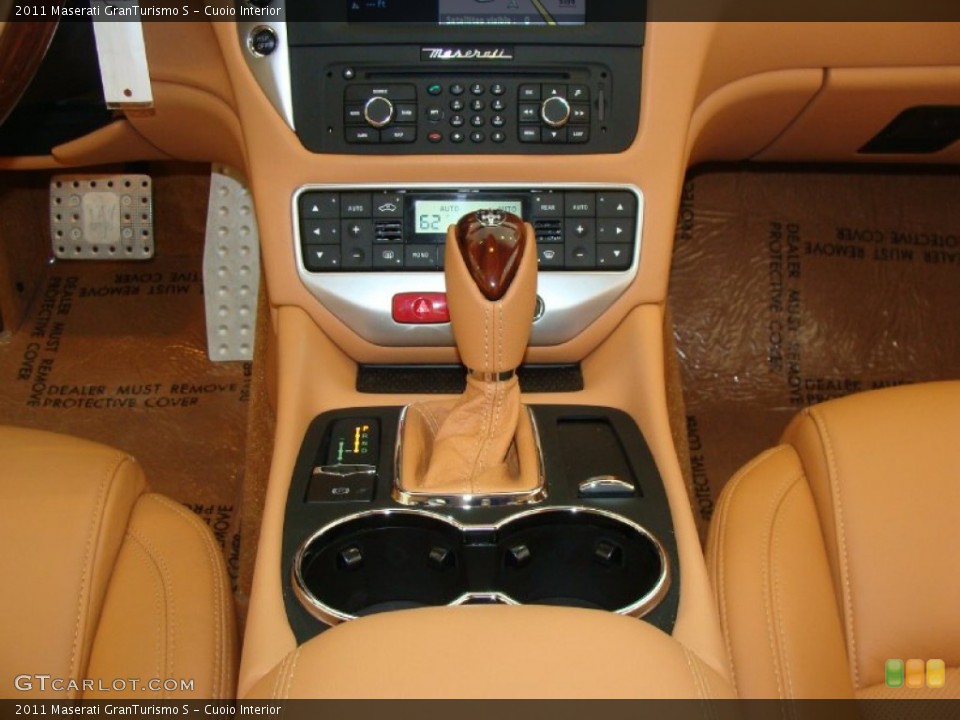 Cuoio Interior Controls for the 2011 Maserati GranTurismo S #50288352