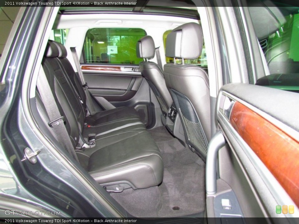 Black Anthracite Interior Photo for the 2011 Volkswagen Touareg TDI Sport 4XMotion #50289513