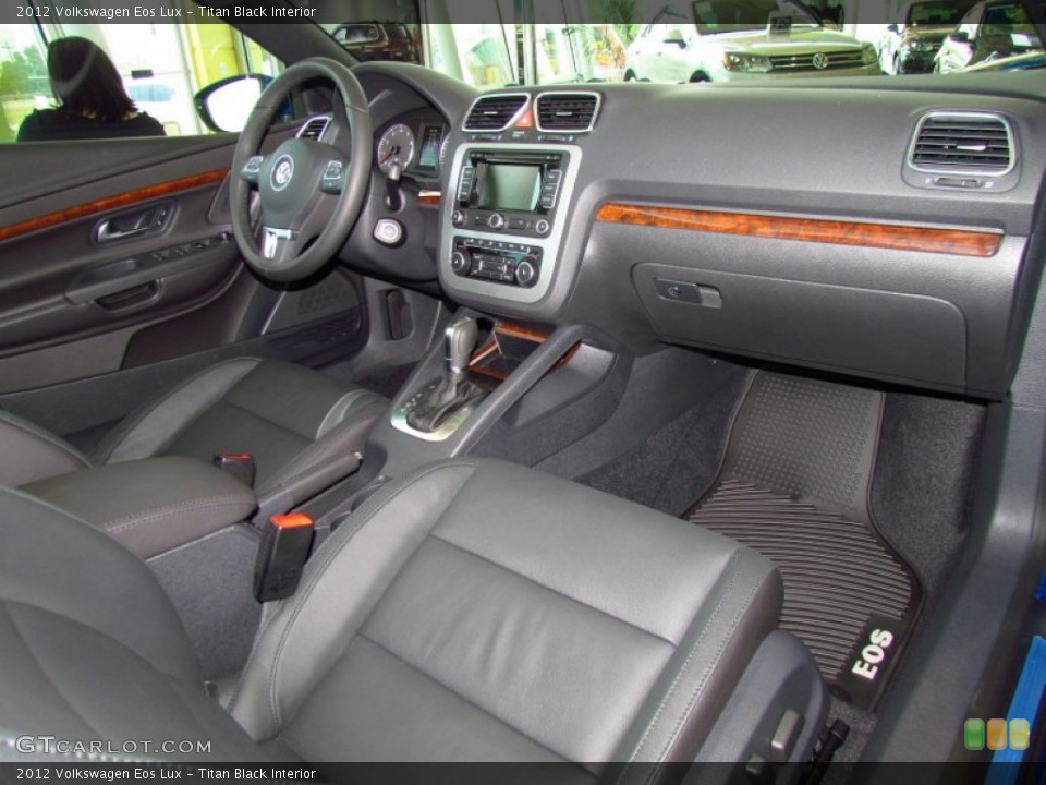Titan Black Interior Photo for the 2012 Volkswagen Eos Lux #50290515
