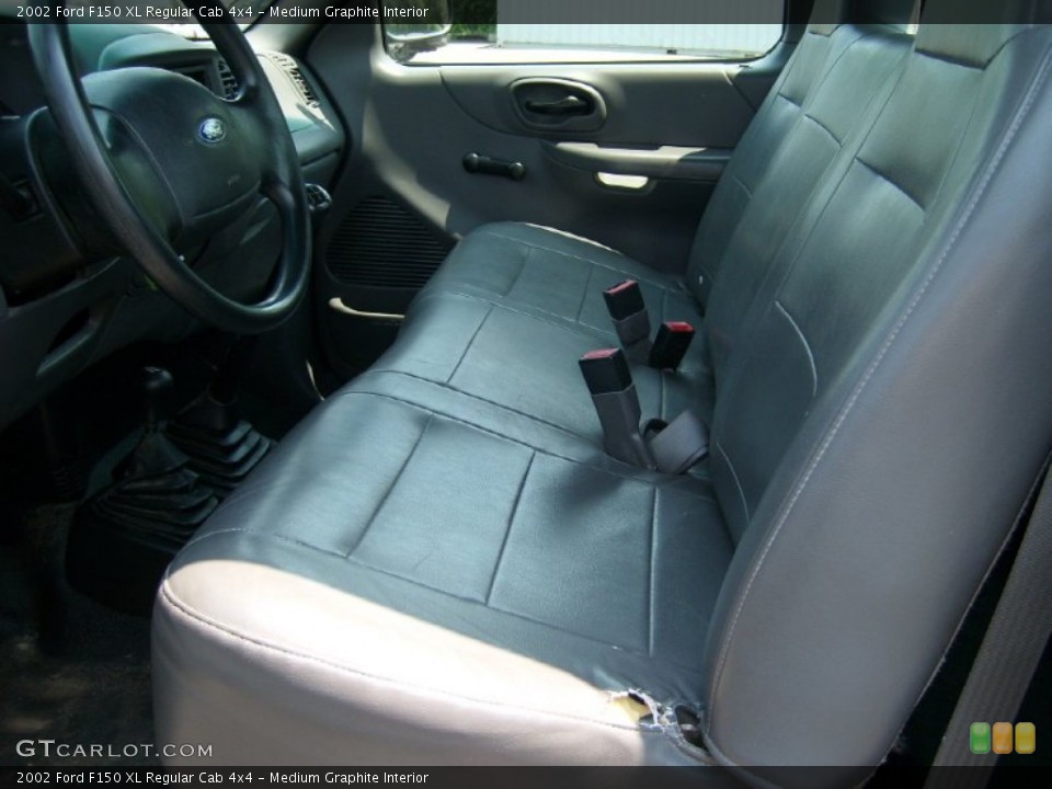 Medium Graphite Interior Photo for the 2002 Ford F150 XL Regular Cab 4x4 #50293080