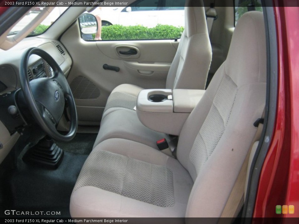 Medium Parchment Beige Interior Photo for the 2003 Ford F150 XL Regular Cab #50296608