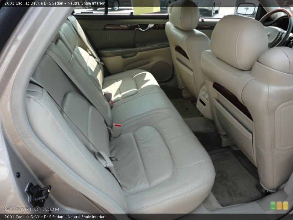 Neutral Shale Interior Photo for the 2001 Cadillac DeVille DHS Sedan #50298189
