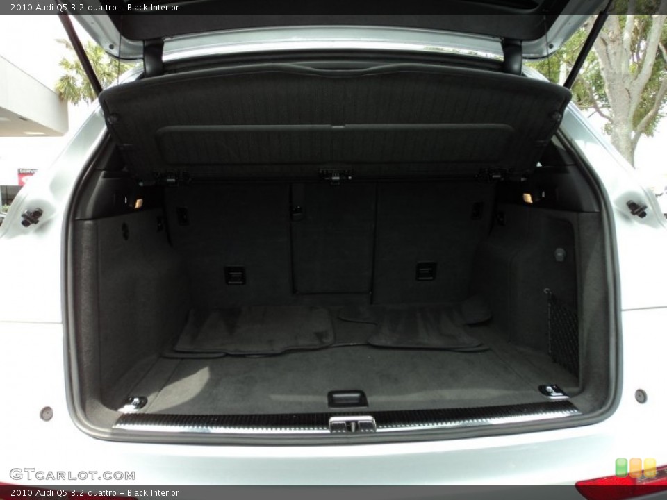 Black Interior Trunk for the 2010 Audi Q5 3.2 quattro #50321349