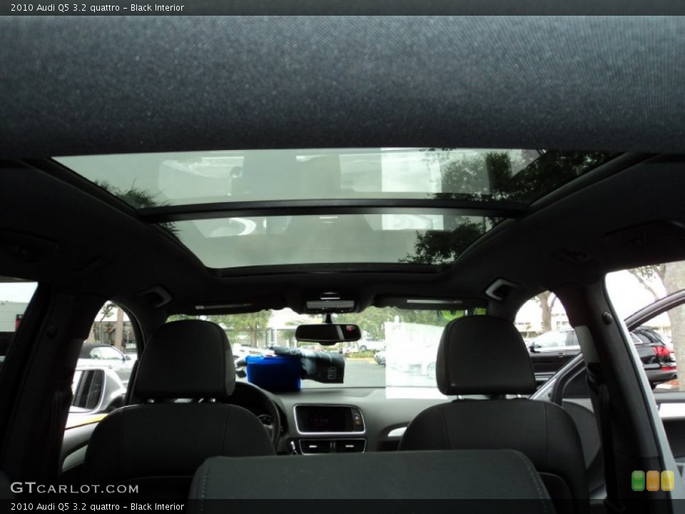 Black Interior Sunroof for the 2010 Audi Q5 3.2 quattro #50321553