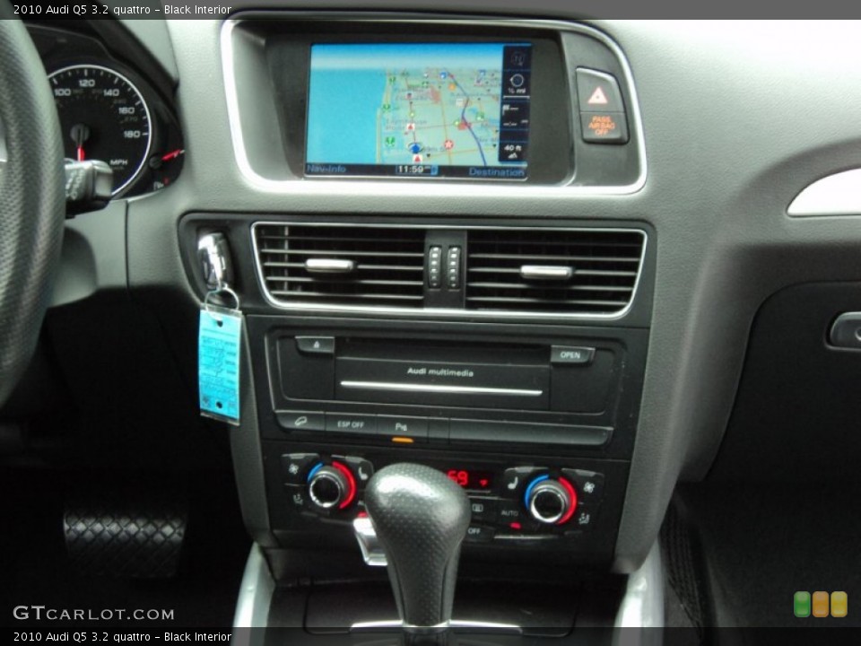 Black Interior Controls for the 2010 Audi Q5 3.2 quattro #50321586