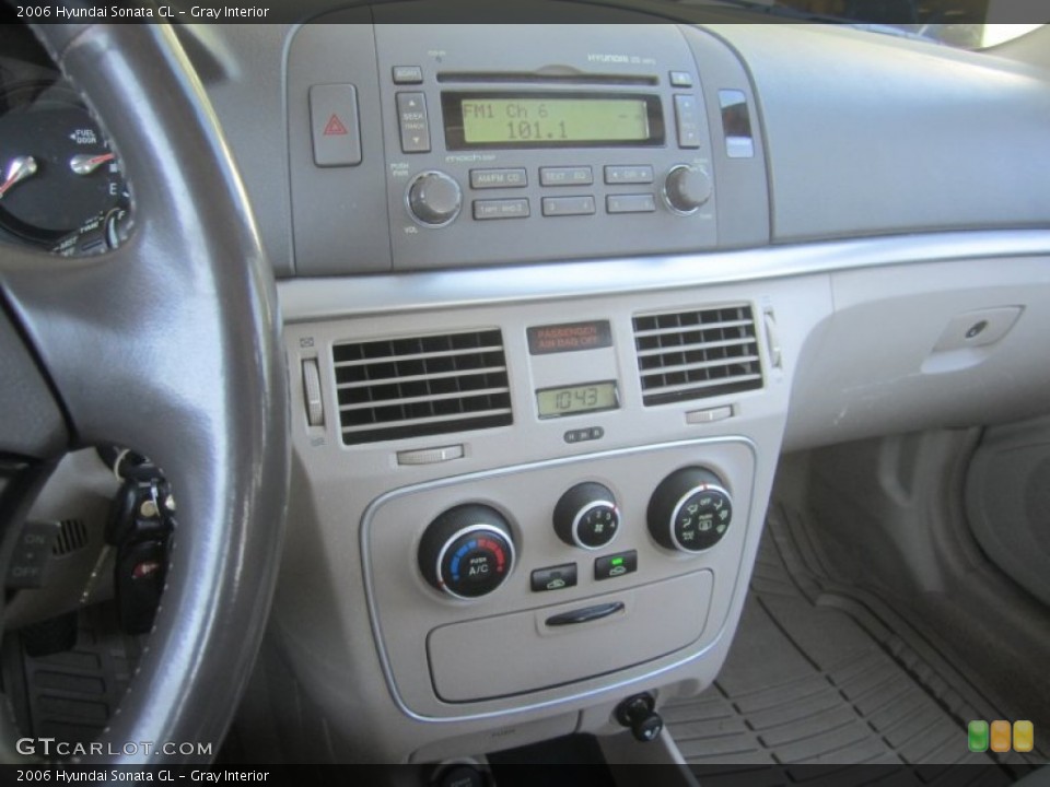 Gray Interior Controls for the 2006 Hyundai Sonata GL #50321727