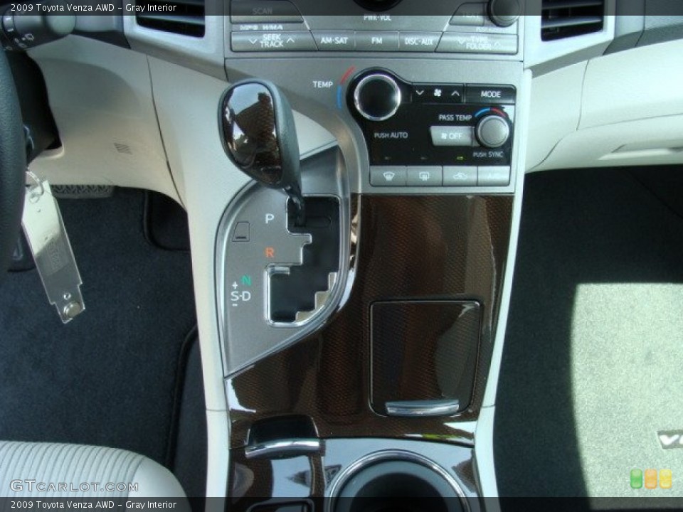 Gray Interior Controls for the 2009 Toyota Venza AWD #50322963