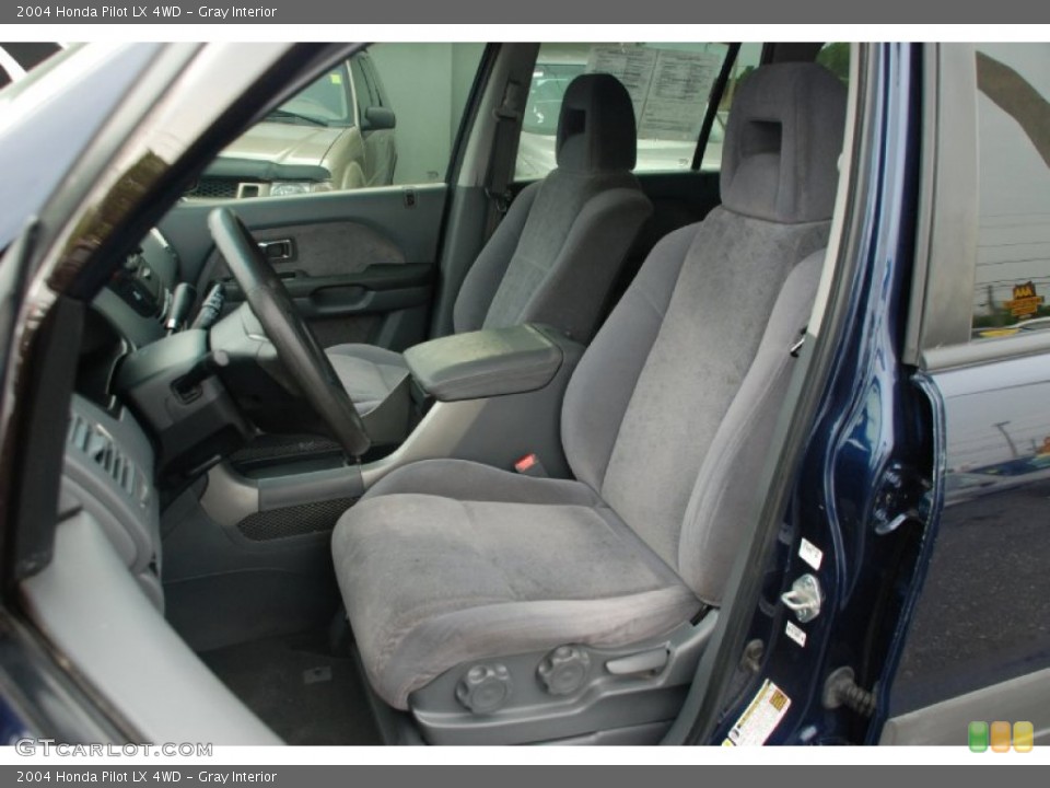 Gray Interior Photo for the 2004 Honda Pilot LX 4WD #50327868