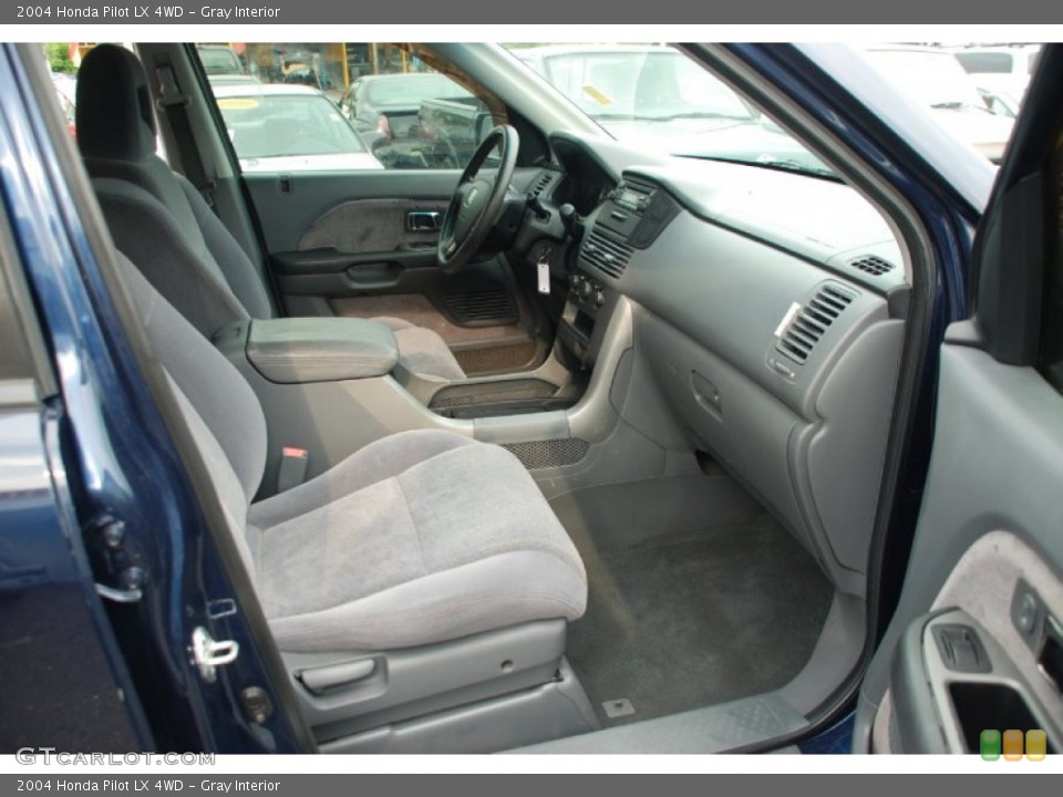 Gray Interior Photo for the 2004 Honda Pilot LX 4WD #50327889