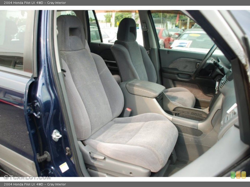 Gray Interior Photo for the 2004 Honda Pilot LX 4WD #50327895