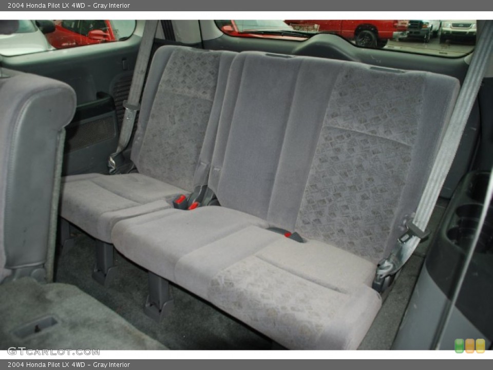 Gray Interior Photo for the 2004 Honda Pilot LX 4WD #50327919