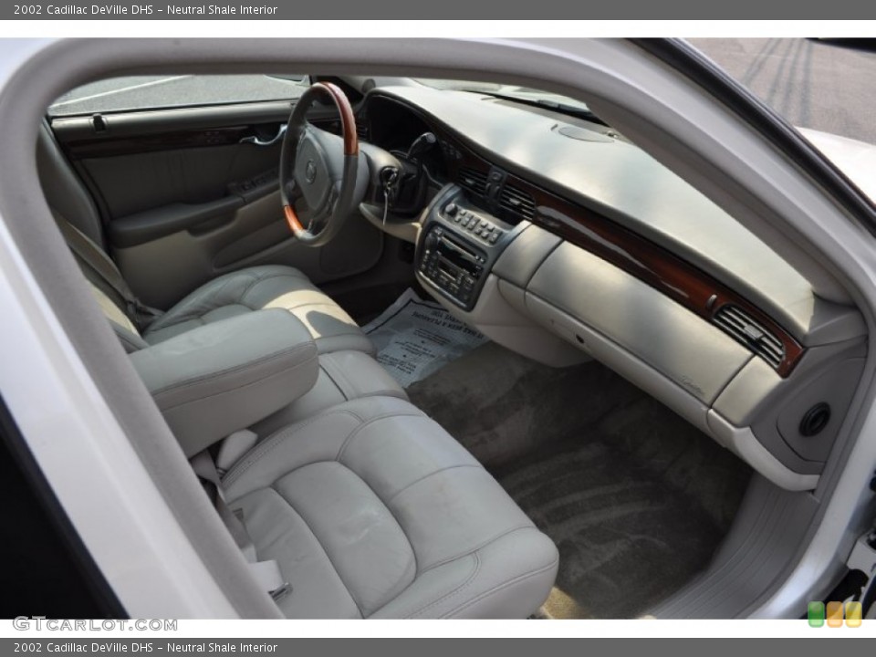 Neutral Shale Interior Photo for the 2002 Cadillac DeVille DHS #50346357