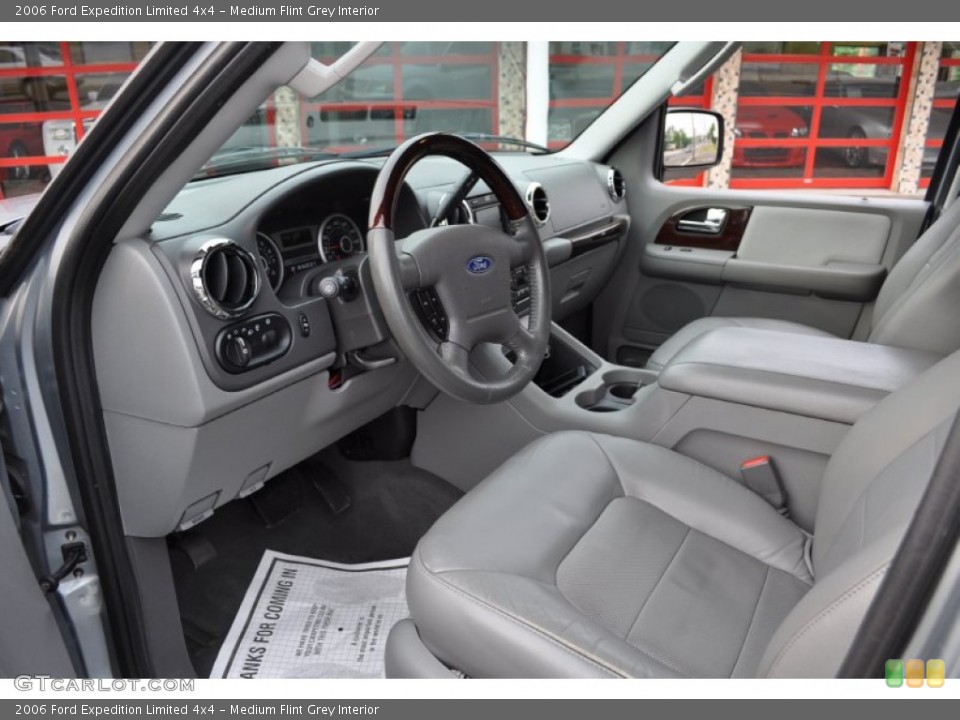 Medium Flint Grey Interior Photo for the 2006 Ford Expedition Limited 4x4 #50346966