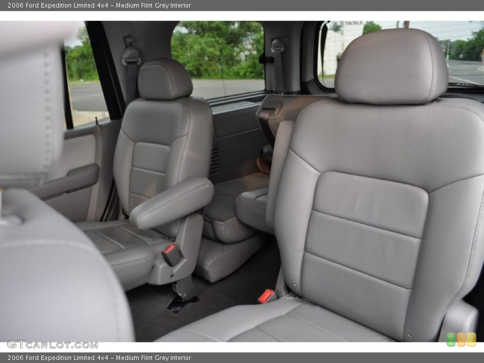 Medium Flint Grey Interior Photo for the 2006 Ford Expedition Limited 4x4 #50346981