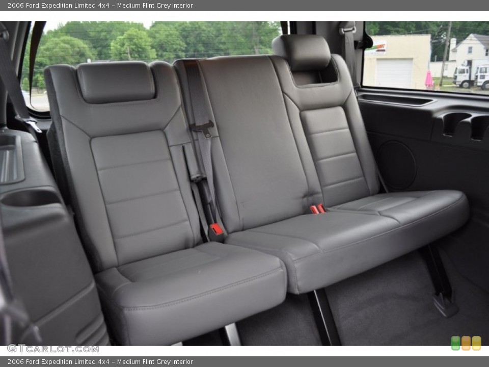 Medium Flint Grey Interior Photo for the 2006 Ford Expedition Limited 4x4 #50347299