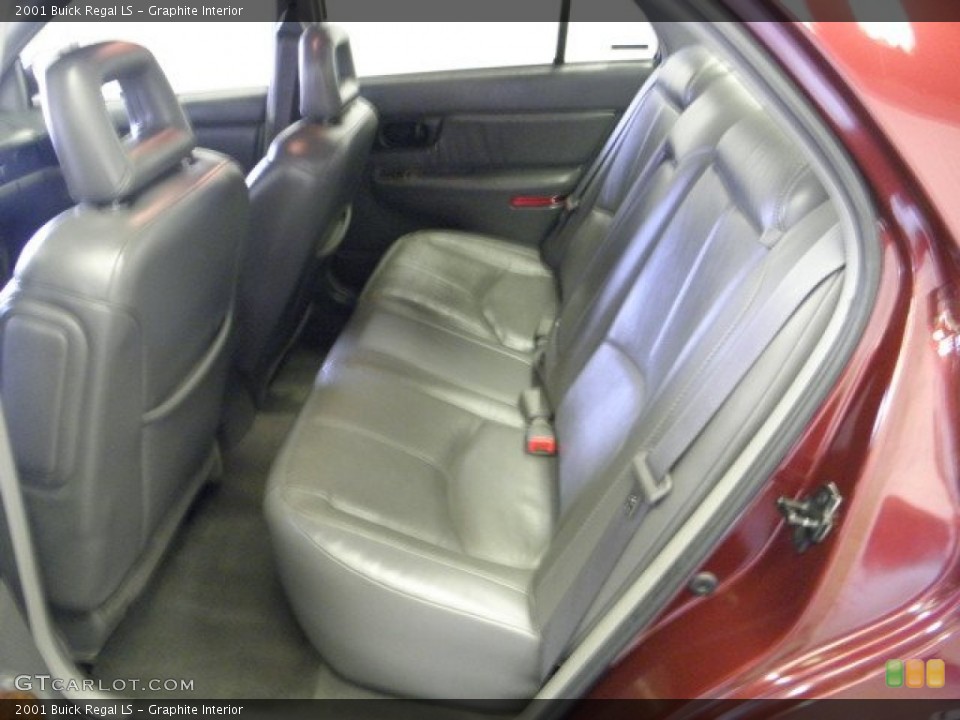 Graphite Interior Photo for the 2001 Buick Regal LS #50349927