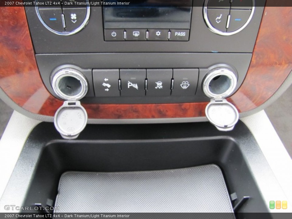 Dark Titanium/Light Titanium Interior Controls for the 2007 Chevrolet Tahoe LTZ 4x4 #50361933