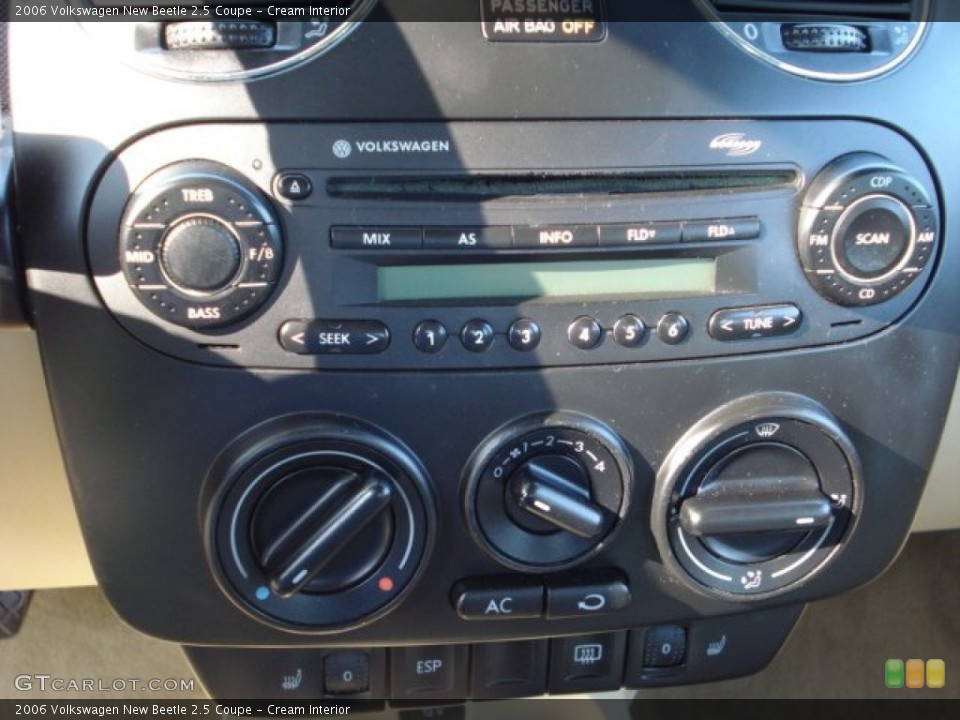 Cream Interior Controls for the 2006 Volkswagen New Beetle 2.5 Coupe #50385702