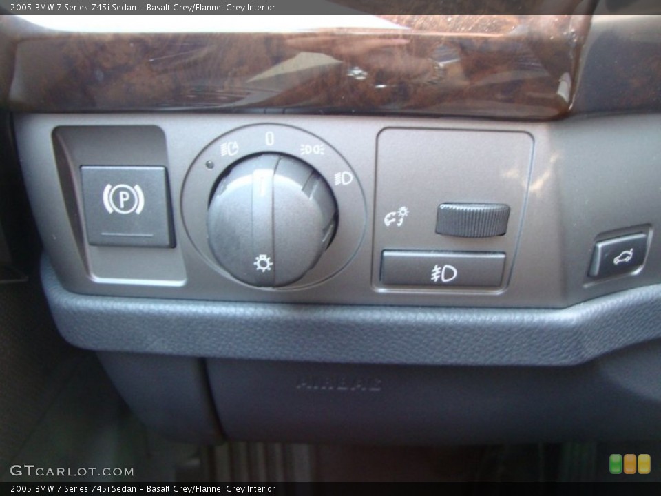 Basalt Grey/Flannel Grey Interior Controls for the 2005 BMW 7 Series 745i Sedan #50412313
