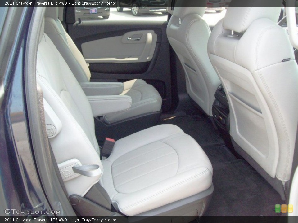 Light Gray/Ebony Interior Photo for the 2011 Chevrolet Traverse LTZ AWD #50423788