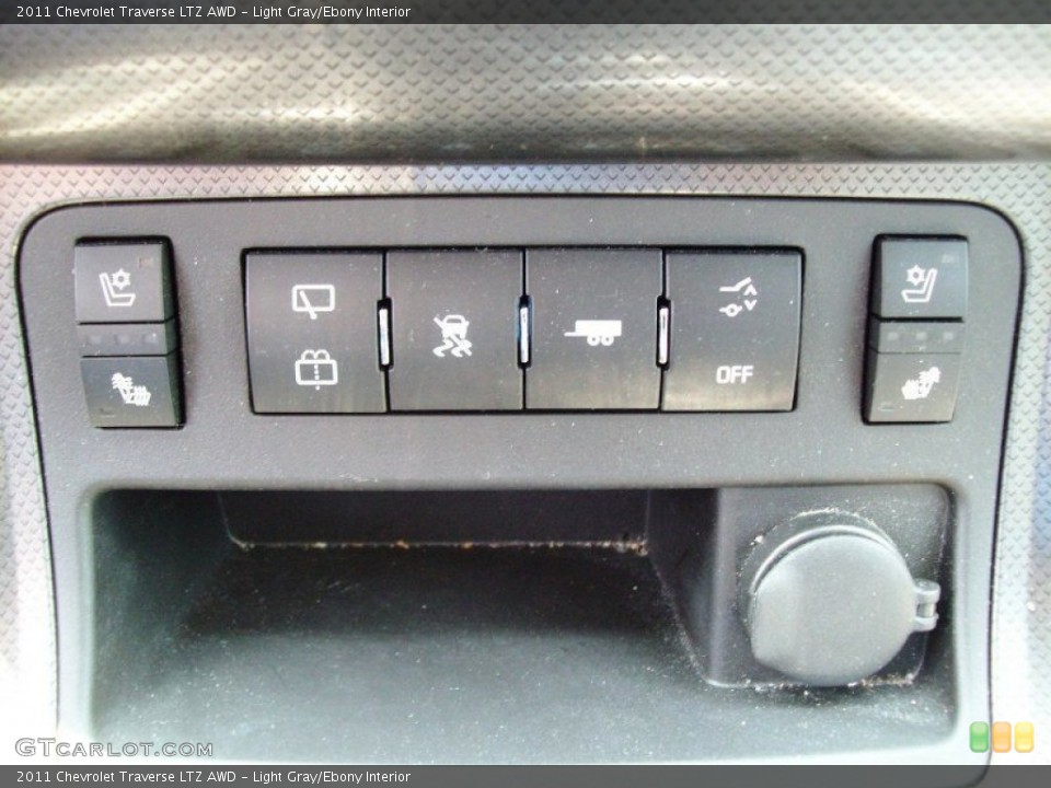 Light Gray/Ebony Interior Controls for the 2011 Chevrolet Traverse LTZ AWD #50423824