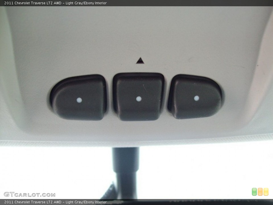 Light Gray/Ebony Interior Controls for the 2011 Chevrolet Traverse LTZ AWD #50423863