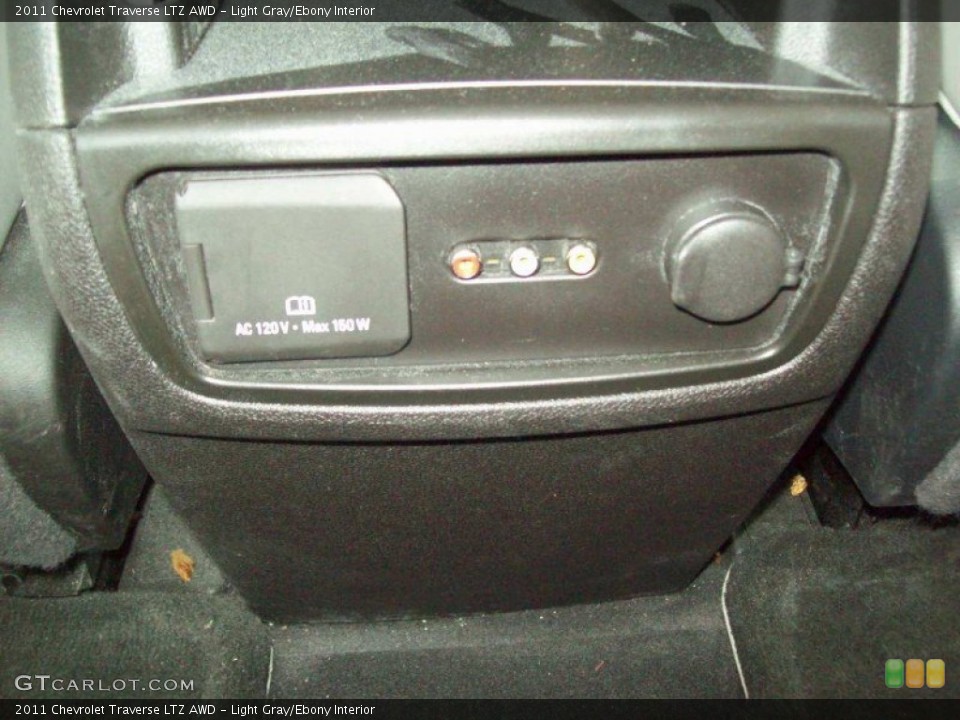 Light Gray/Ebony Interior Controls for the 2011 Chevrolet Traverse LTZ AWD #50423884