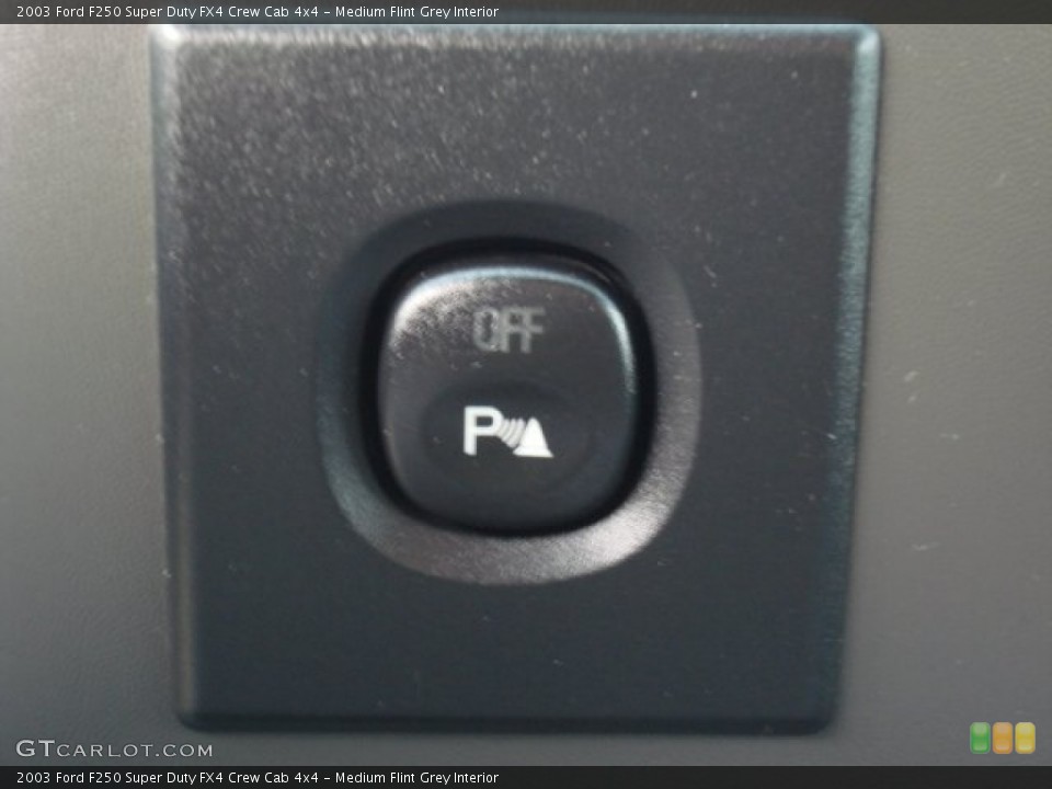 Medium Flint Grey Interior Controls for the 2003 Ford F250 Super Duty FX4 Crew Cab 4x4 #50444122