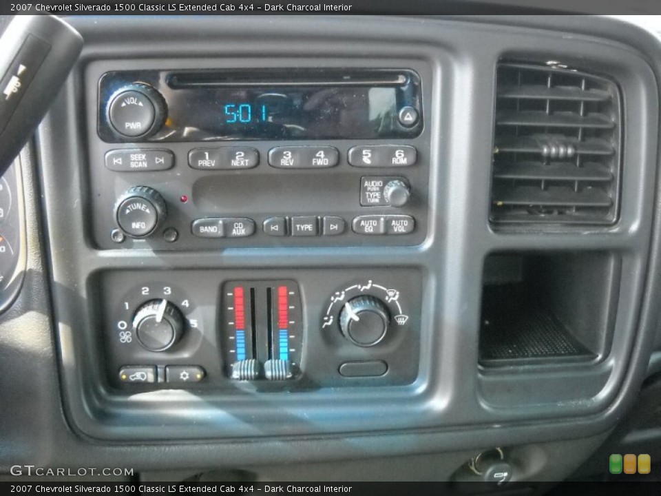 Dark Charcoal Interior Controls for the 2007 Chevrolet Silverado 1500 Classic LS Extended Cab 4x4 #50445320