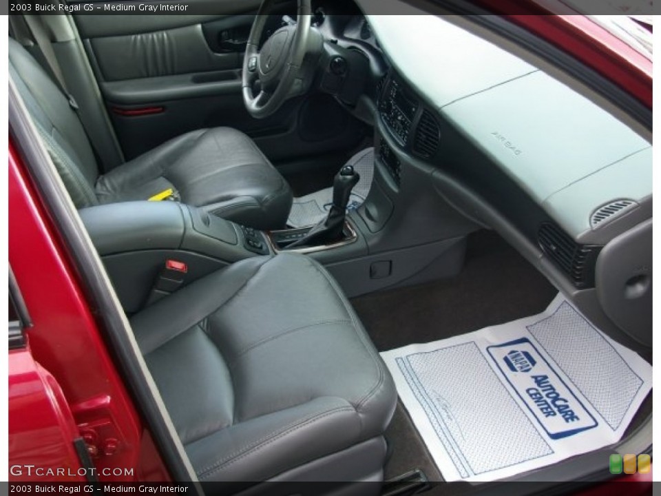 Medium Gray Interior Photo for the 2003 Buick Regal GS #50448161