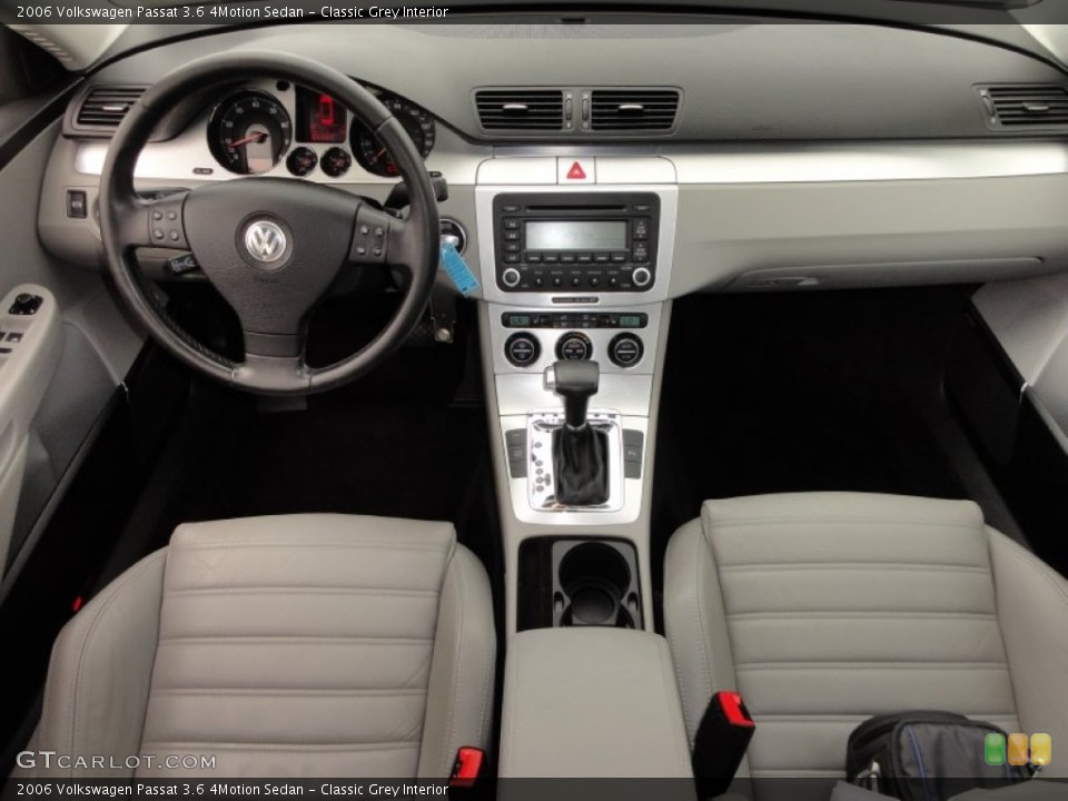 Classic Grey Interior Dashboard for the 2006 Volkswagen Passat 3.6 4Motion Sedan #50453645
