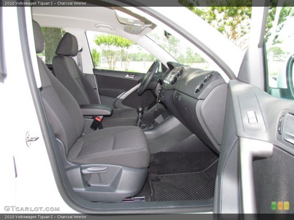 Charcoal Interior Photo for the 2010 Volkswagen Tiguan S #50456912