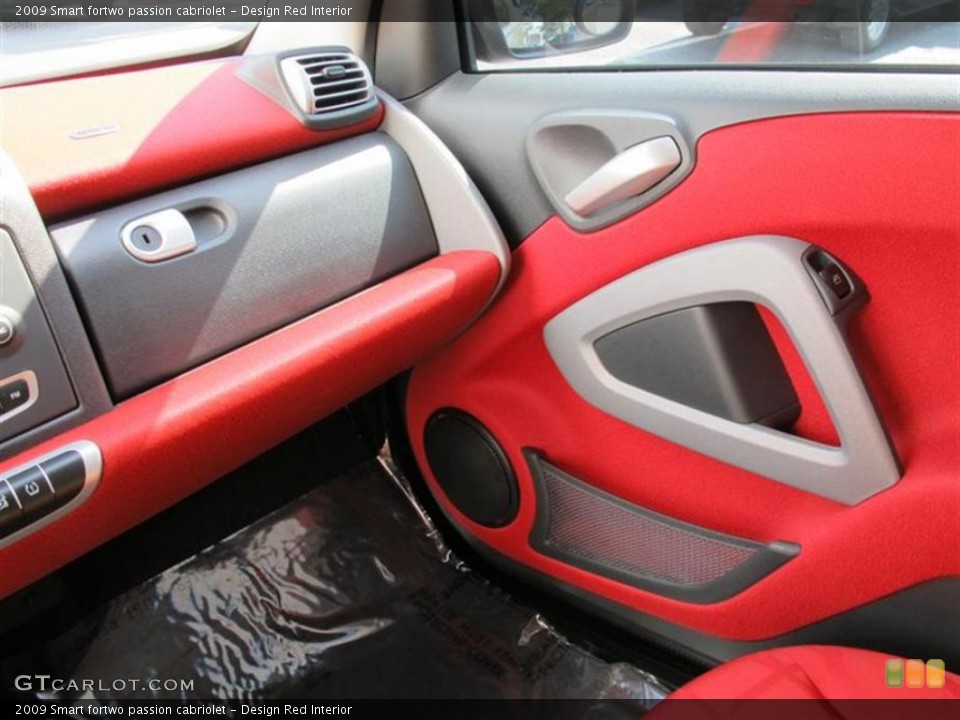 Design Red Interior Photo for the 2009 Smart fortwo passion cabriolet #50457818