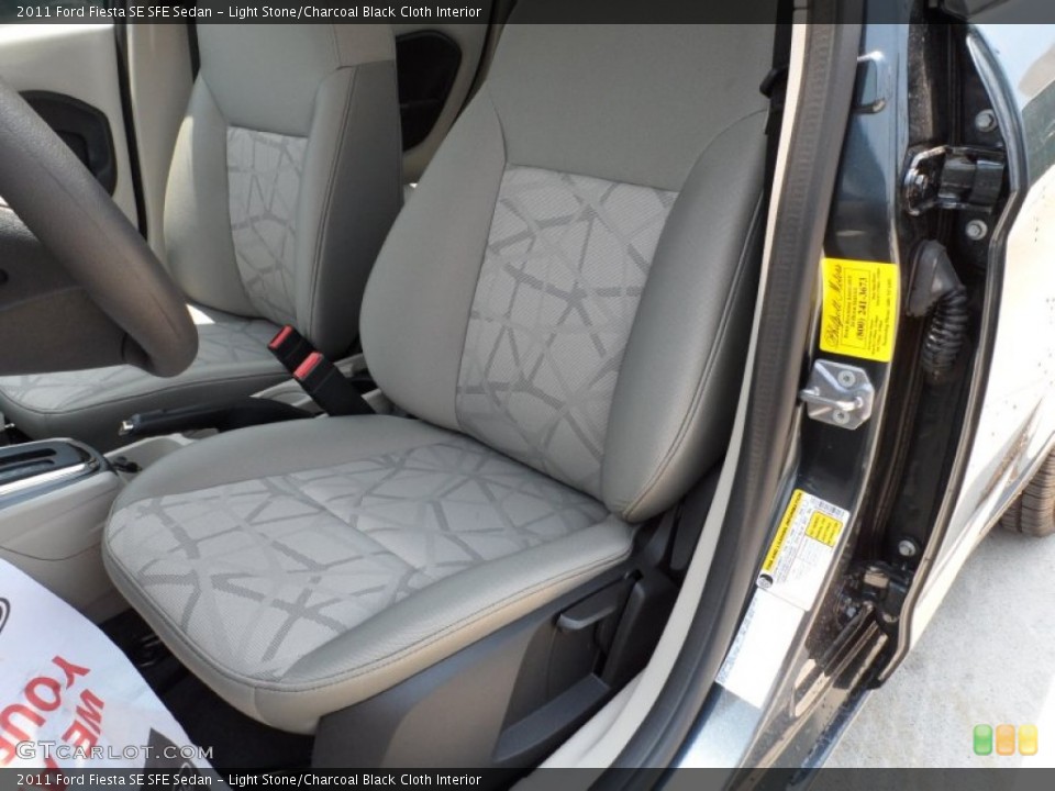 Light Stone/Charcoal Black Cloth Interior Photo for the 2011 Ford Fiesta SE SFE Sedan #50468119