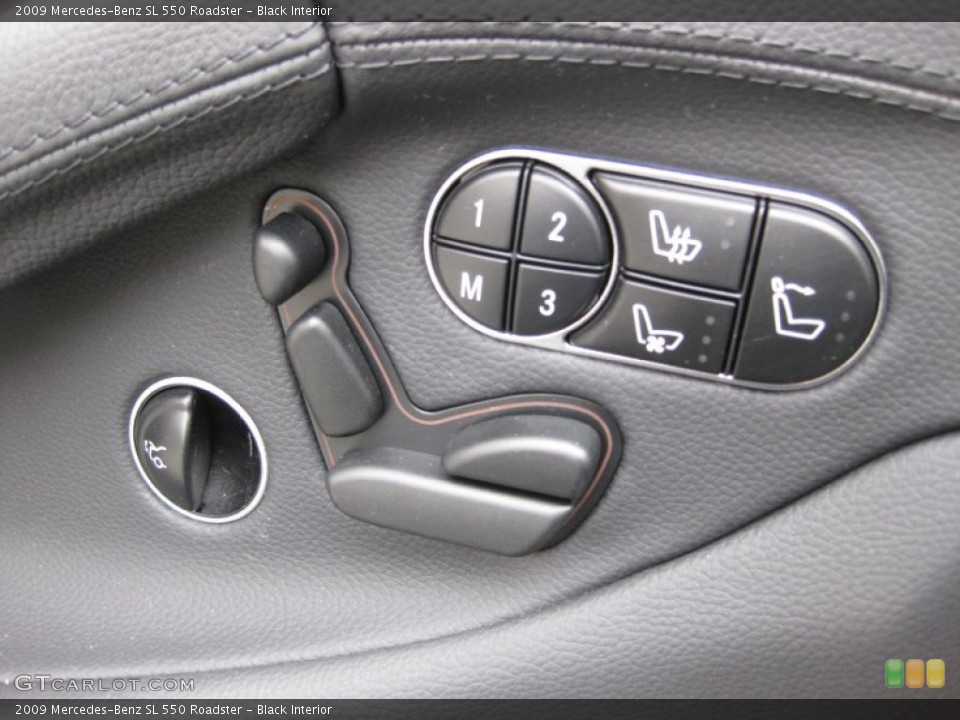 Black Interior Controls for the 2009 Mercedes-Benz SL 550 Roadster #50475374