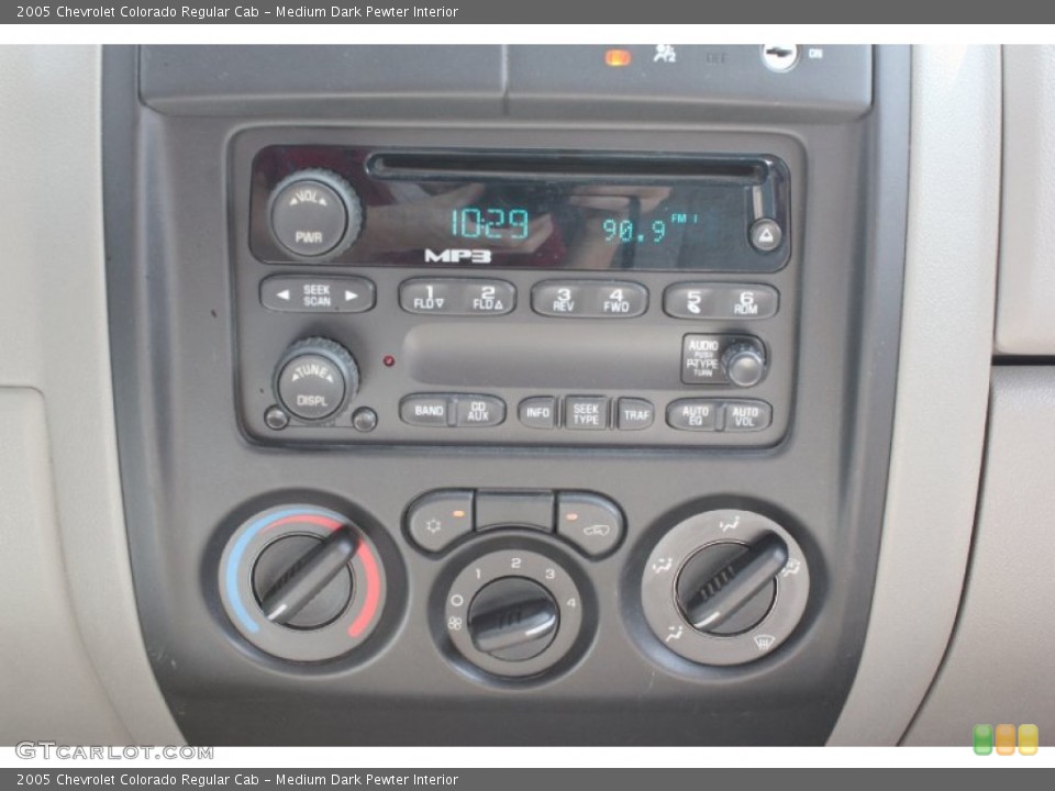 Medium Dark Pewter Interior Controls for the 2005 Chevrolet Colorado Regular Cab #50488575