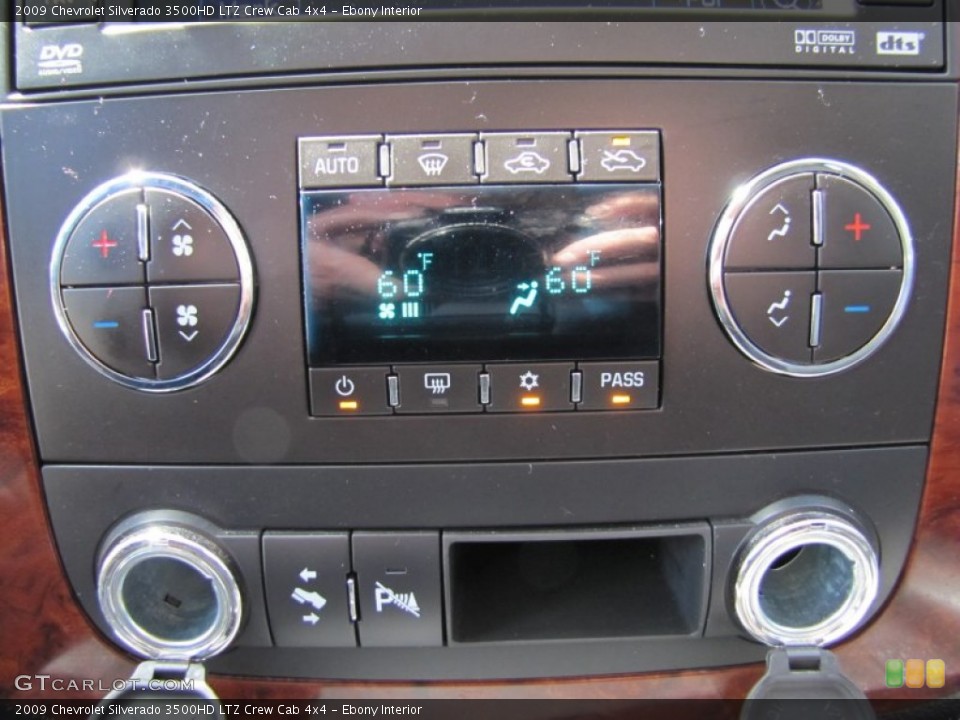 Ebony Interior Controls for the 2009 Chevrolet Silverado 3500HD LTZ Crew Cab 4x4 #50491519