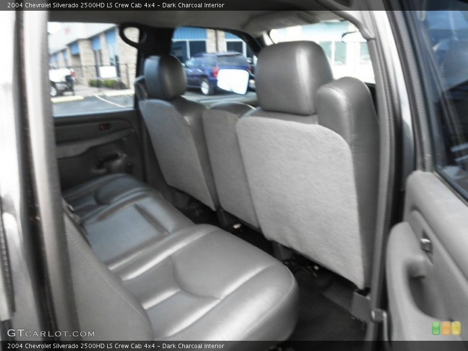 Dark Charcoal Interior Photo for the 2004 Chevrolet Silverado 2500HD LS Crew Cab 4x4 #50493673