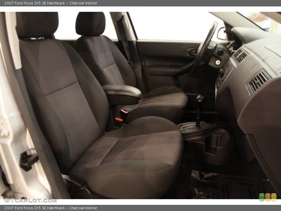 Charcoal Interior Photo for the 2007 Ford Focus ZX5 SE Hatchback #50498858