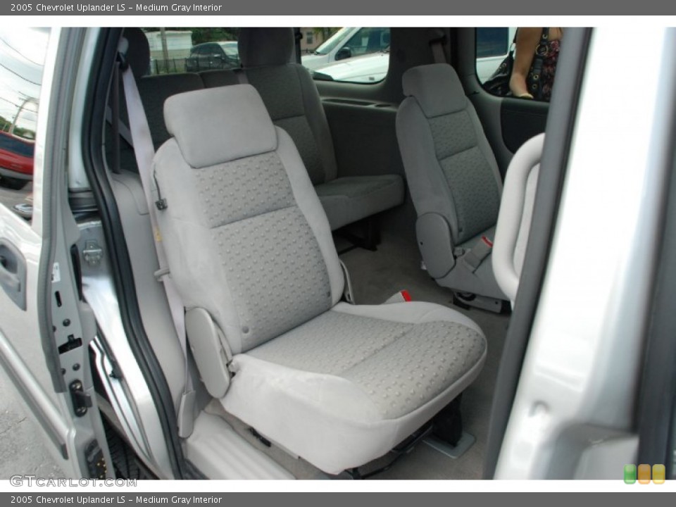 Medium Gray Interior Photo for the 2005 Chevrolet Uplander LS #50499854