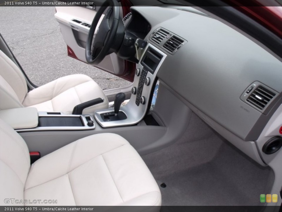 Umbra/Calcite Leather Interior Photo for the 2011 Volvo S40 T5 #50501279