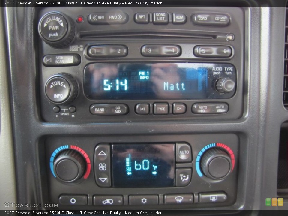 Medium Gray Interior Controls for the 2007 Chevrolet Silverado 3500HD Classic LT Crew Cab 4x4 Dually #50524726